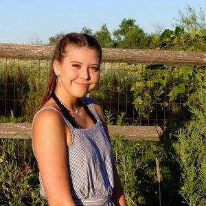 Meet your Posher, Chloe